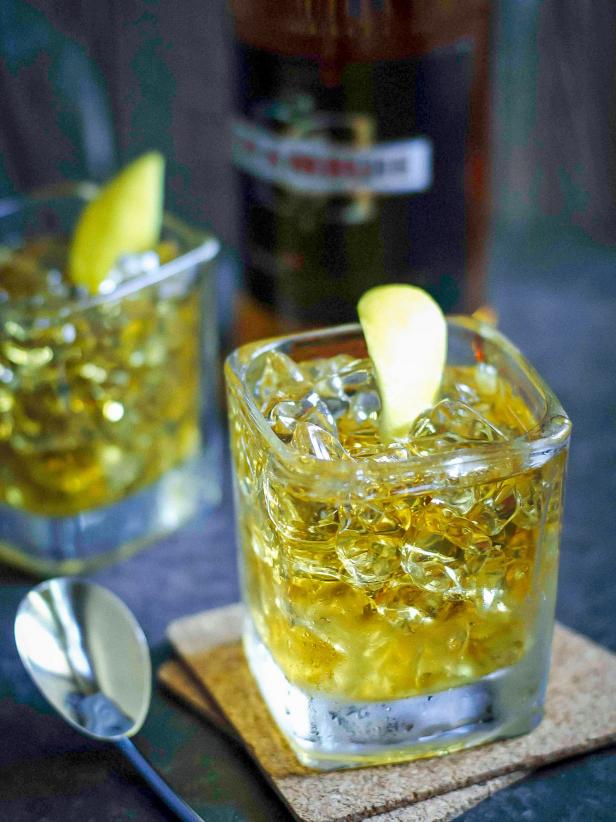Rusty Nail Cocktail on Ice With Fresh Garnish Rusty Nail Cocktail on Ice With Fresh Garnish