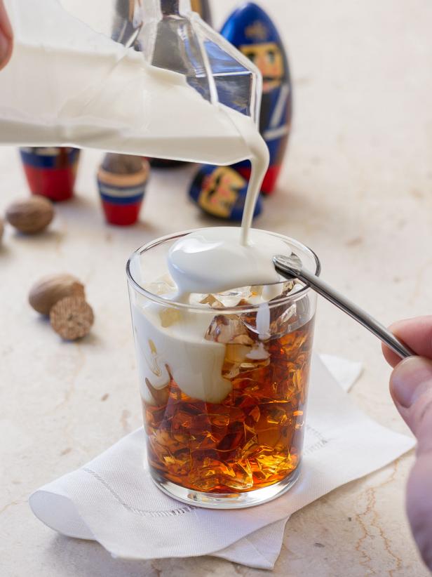 White Russian Cocktail Cream Pour White Russian Cocktail Cream Pour