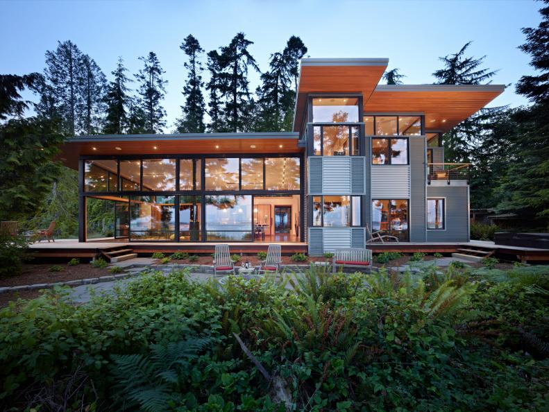 Contemporary-Style Home Wrapped in Glass