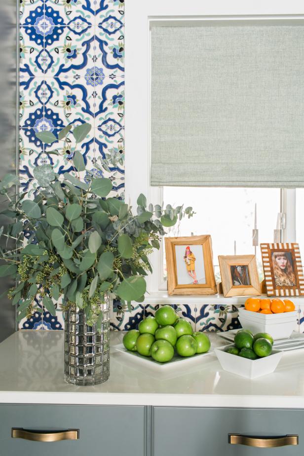 Roomy Counters Smart Home 2016 Kitchen Bar and Beverage Center