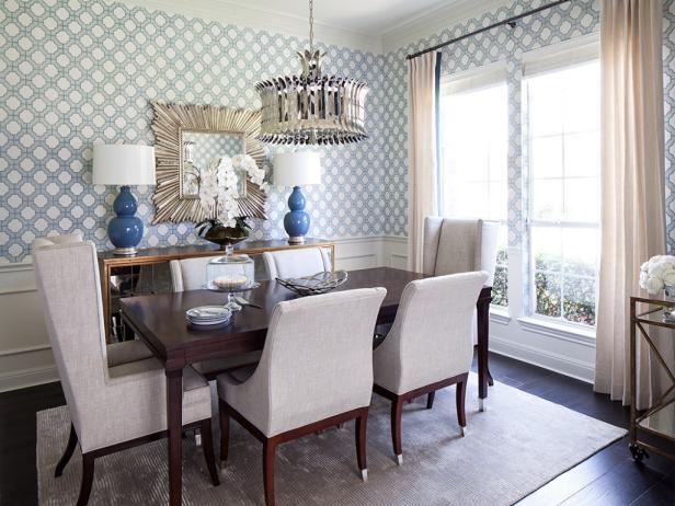 Blue and White Transitional Dining Room With Blue Lamps Blue and White Transitional Dining Room With Blue Lamps