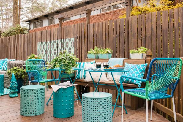 Cozy Outdoor Seating Area HGTV Spring House 2016: Cozy Outdoor Seating Area