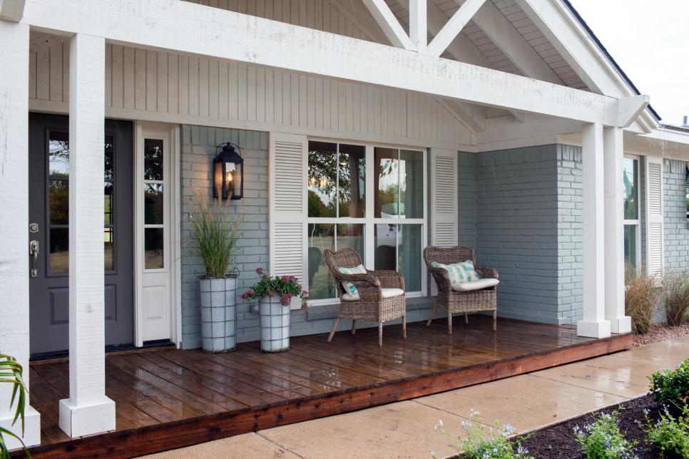  Fixer Upper: A Coastal Makeover for a 1971 Ranch House's Fixer Upper With Chip and Joanna Gaines