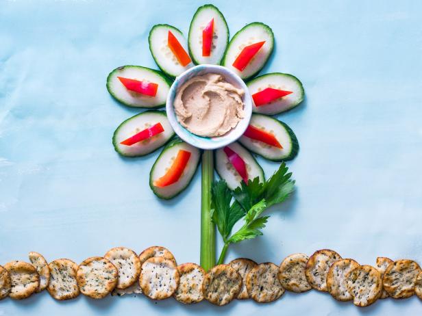 Healthy Snack for Kids: Hummus and Veggie Flowers Healthy Snack for Kids: Hummus and Veggie Flowers