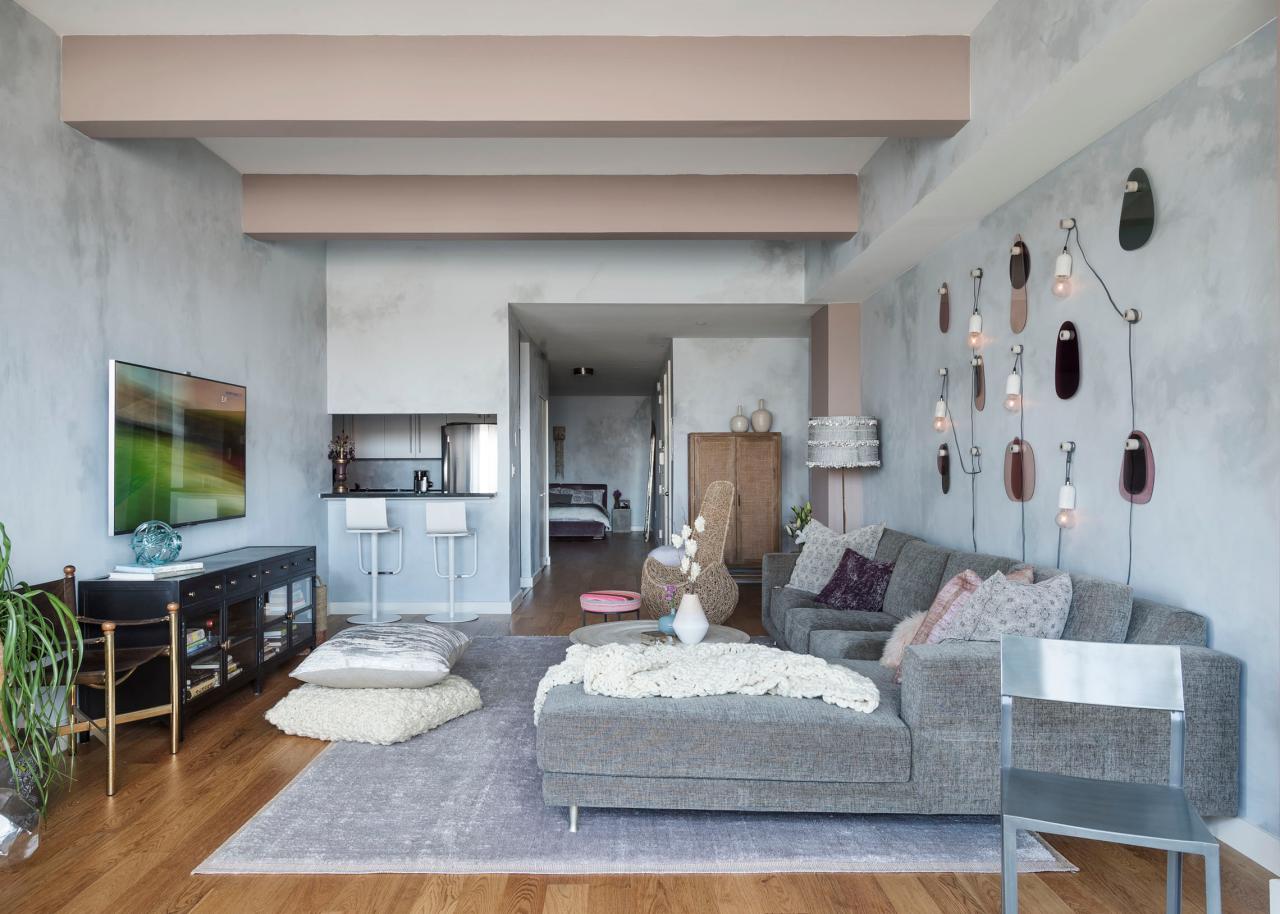 12 Living Room Ideas for a Grey Sectional | HGTV\'s Decorating ... 12 Living Room Ideas for a Grey Sectional | HGTV\'s Decorating ...