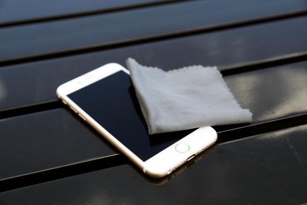 How to Clean a Cell Phone How to Clean a Cell Phone