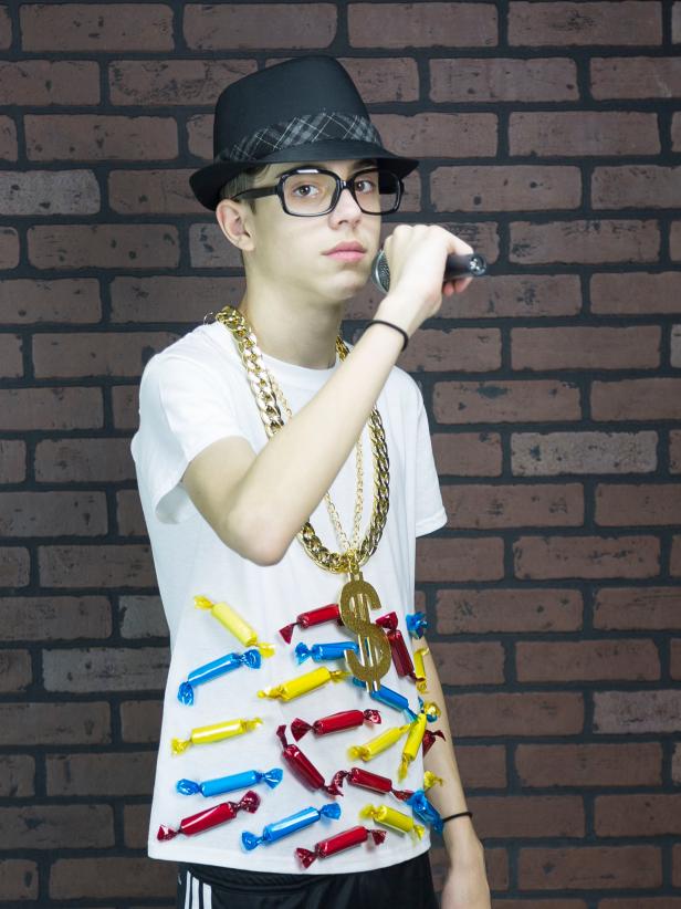 Easy Budget Halloween Costume Hip Hop Candy Rapper howtos DIY