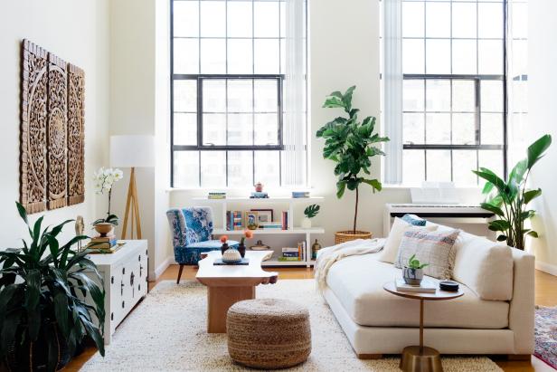 Natural Light and White Color Palette Crates a Clean, Bright Space Natural Light and White Color Palette Crates a Clean, Bright Space