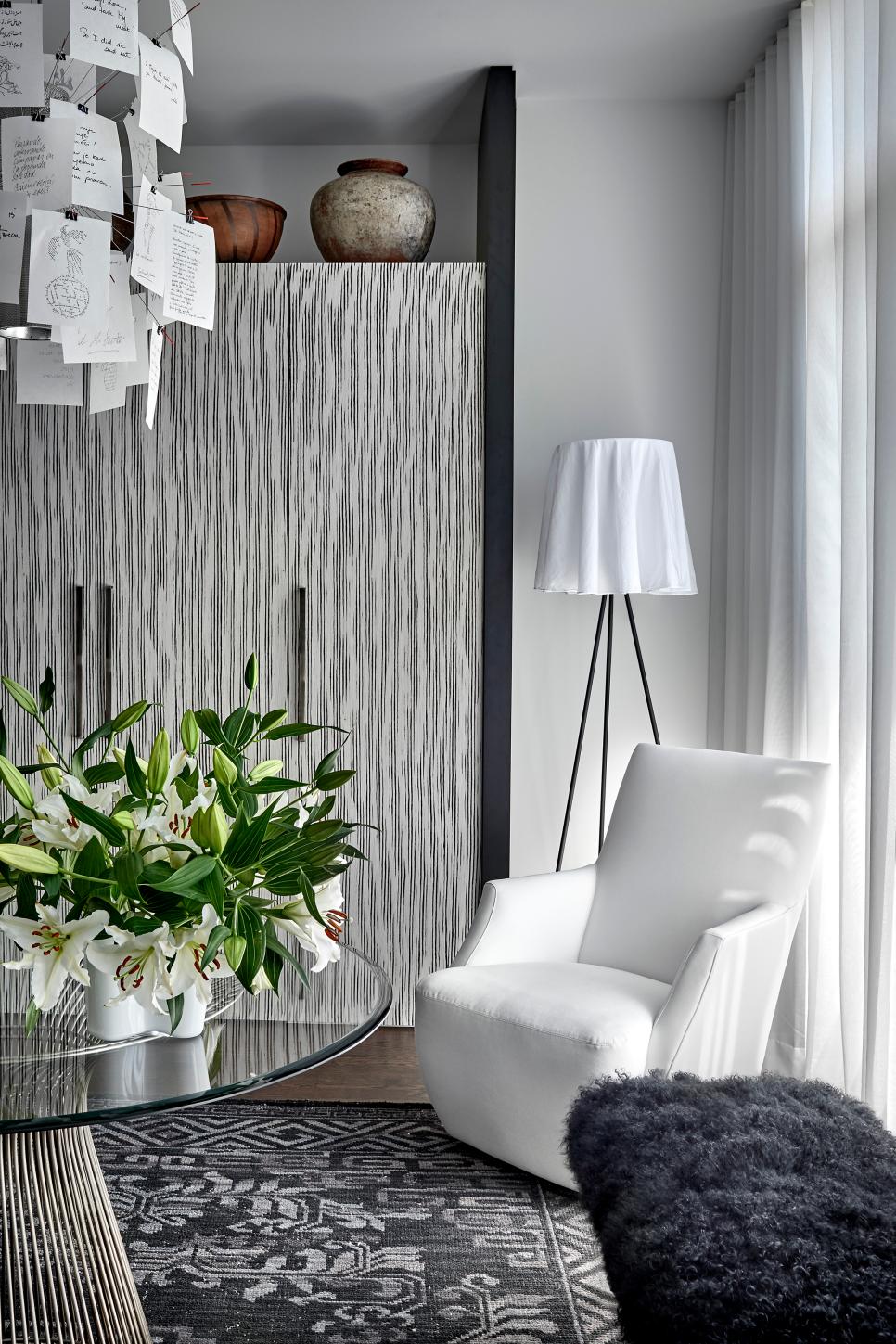 Black and White Contemporary Sitting Room With Lilies Black and White Sitting Room With Lilies