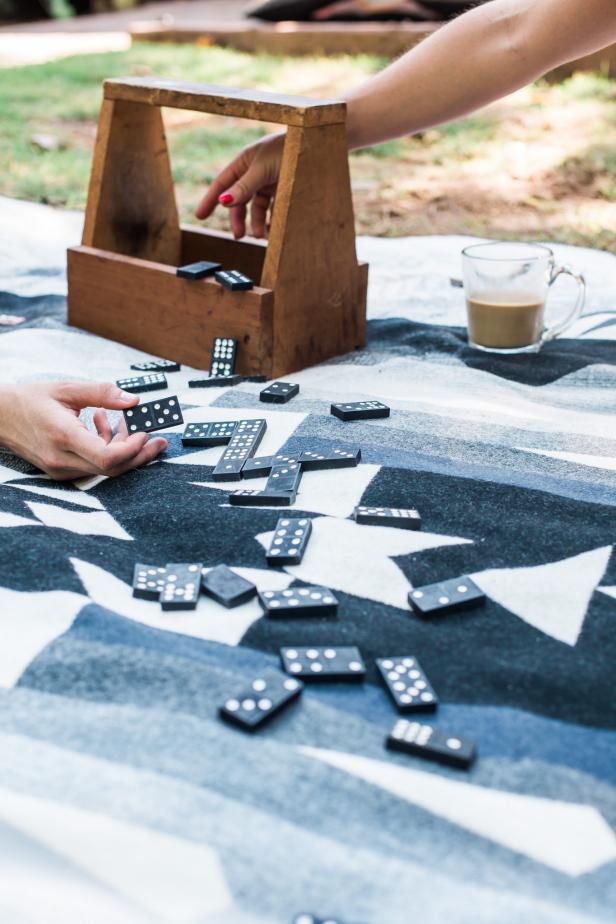 10 Ways to Take Holiday Entertaining Outdoors: Games and Puzzles 10 Ways to Take Holiday Entertaining Outdoors: Games and Puzzles