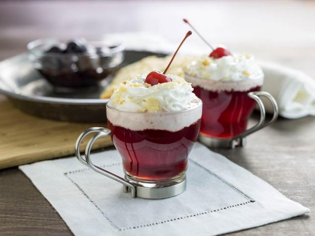 Flavorful Cherry, Vanilla and Amaretto Cocktail Flavorful Cherry, Vanilla and Amaretto Cocktail
