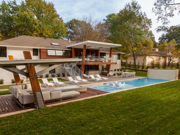 Midcentury Modern Backyard With Covered Lounge and Pool | 2017 | HGTV