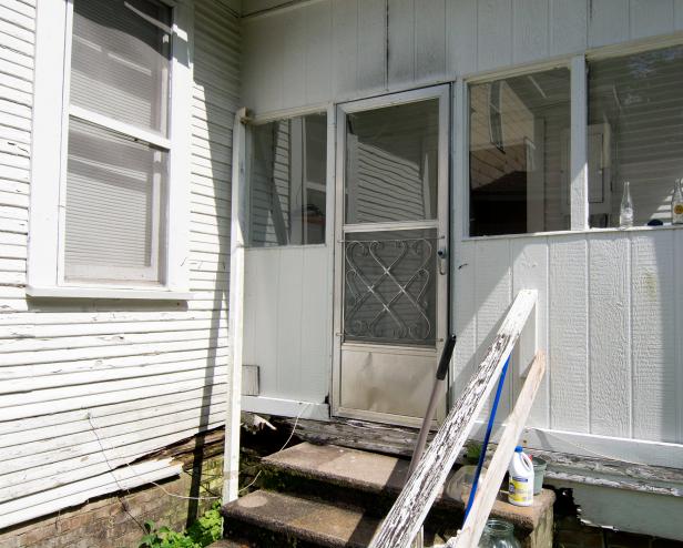 Hometown-S2-6-PonderBackPorchBefore.png Hometown-S2-6-PonderBackPorchBefore.png