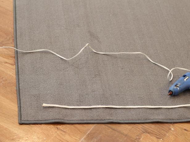 How to Add a Rope Border to an Outdoor Rug: Glue Rope to Rug DIY Outdoor Rug