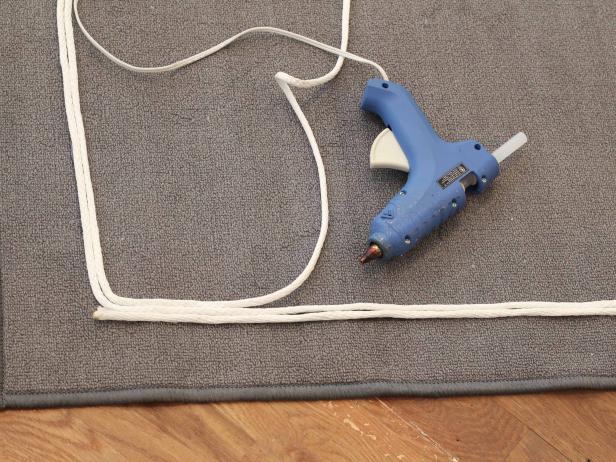 How to Add a Rope Border to an Outdoor Rug: Start a Third Row DIY Outdoor Rug