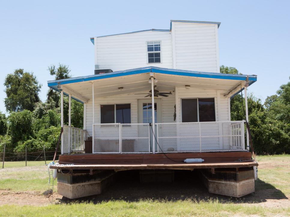 Fixer Upper It Floats! HGTV's Fixer Upper With Chip and Joanna Gaines HGTV