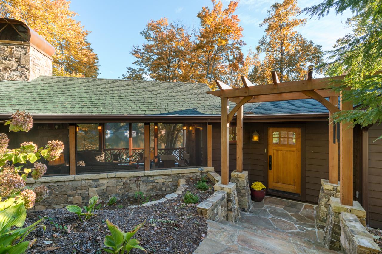 Lakefront Bargain Hunt HGTV