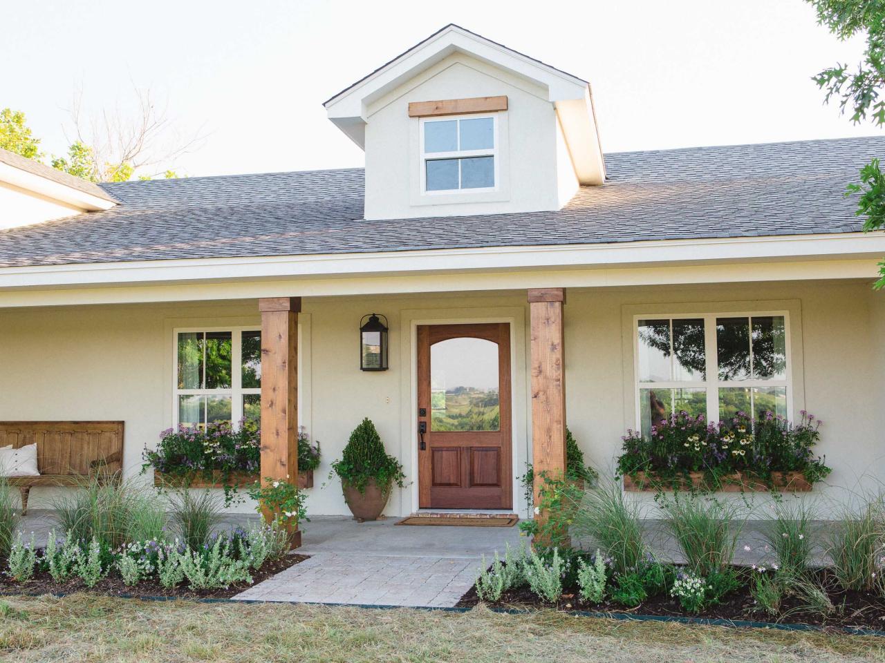 Photos HGTV's Fixer Upper With Chip and Joanna Gaines HGTV