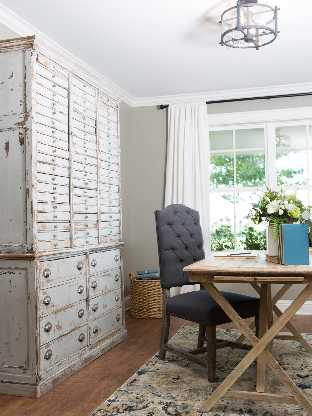 Photos HGTV's Fixer Upper With Chip and Joanna Gaines HGTV