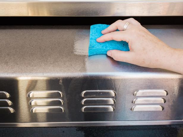 Step 6- Degrease 
Use a degreaser to clean up the grates as well as the grill’s exterior. Wipe clean with a damp sponge then dry with a fresh microfiber cloth.