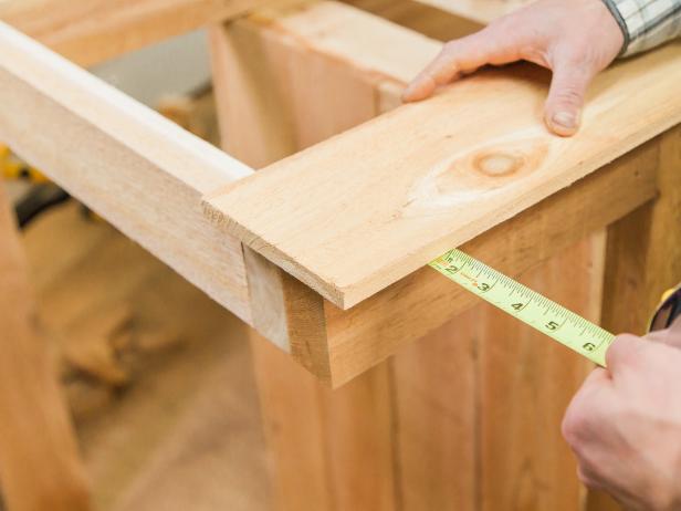 Start with the front board and allow for a 1 ½” overhang. Secure using the 1 ½-inch screws. You may need to rip the last board depending on your dimensions. Secure using the 1 ½-inch screws. You may need to rip the last board depending on your dimensions