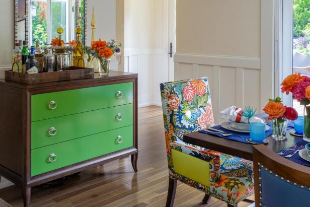 Contemporary Twist on Traditional Style in Colorful Dining Room Contemporary Twist on Traditional Style in Colorful Dining Room