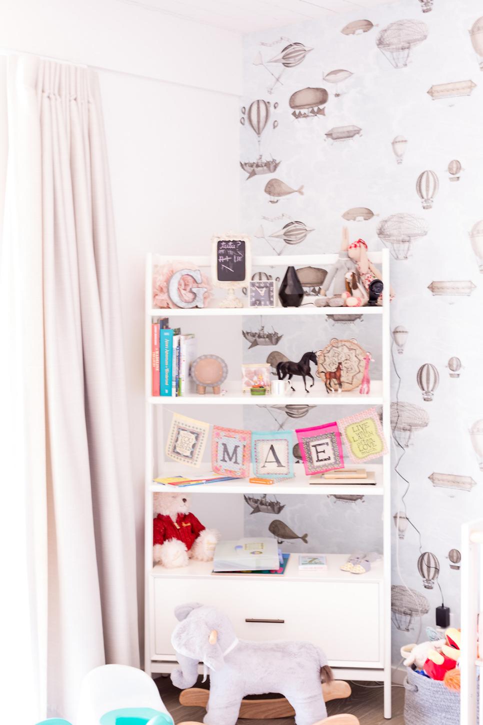 White Shelf and Hot Air Balloon Wallpaper Shelf and Hot Air Balloon Wallpaper
