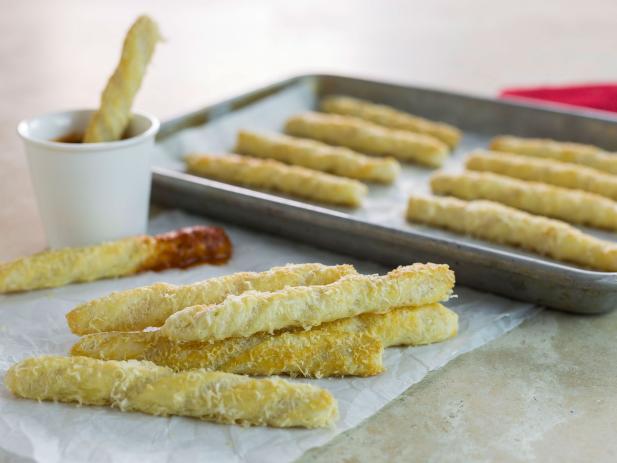 Cheesy Pie Crust Parmesan Sticks Cheesy Pie Crust Parmesan Sticks