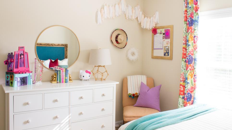White Dresser With Round Mirror in Small Bedroom White Dresser With Round Mirror in Small Bedroom