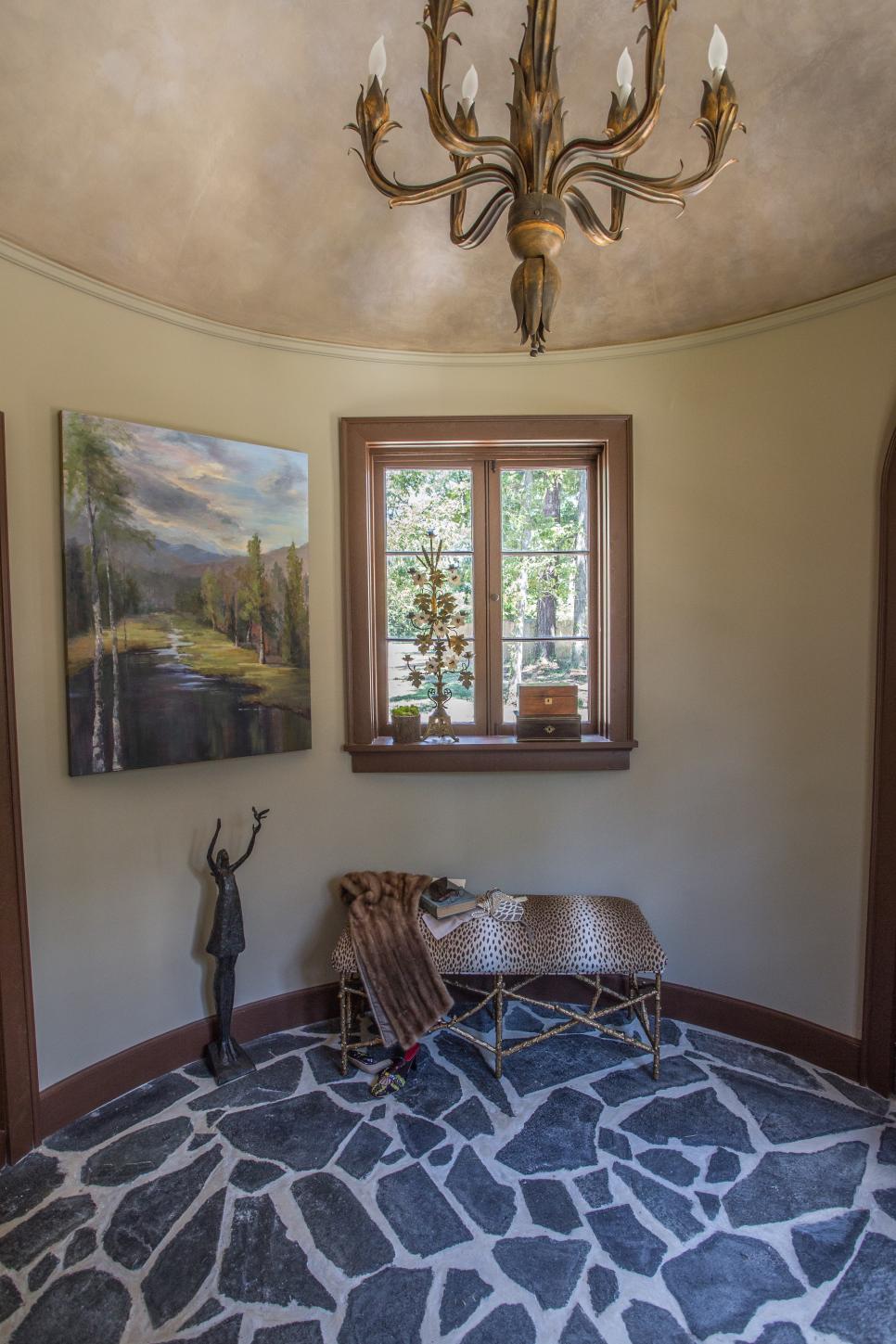 Round Nook with Animal Print Wood Bench, Statue, Painting and Chandelier Round Nook with Animal Print Wood Bench, Statue, Painting, Chandelier