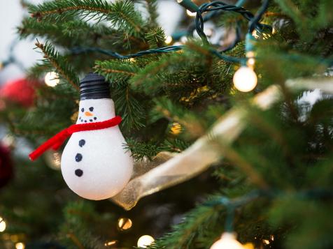 5 Christmas Tree Ornaments You Can Make From Trash