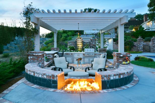 contemporary outdoor space with fire pit
