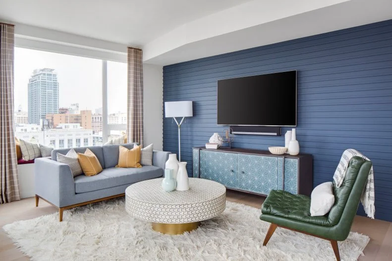 Blue Accent Wall in Midcentury-Modern Living Room