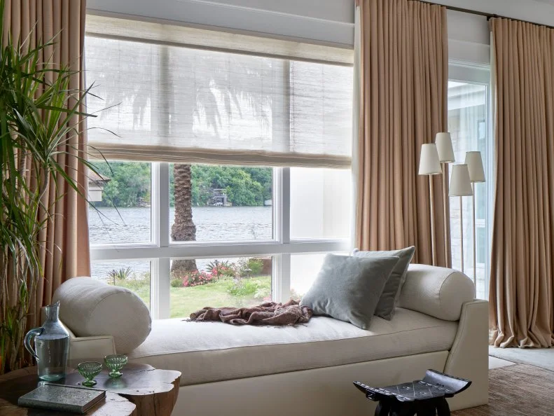 Contemporary Living Room Sitting Area With White Chaise And Lamps