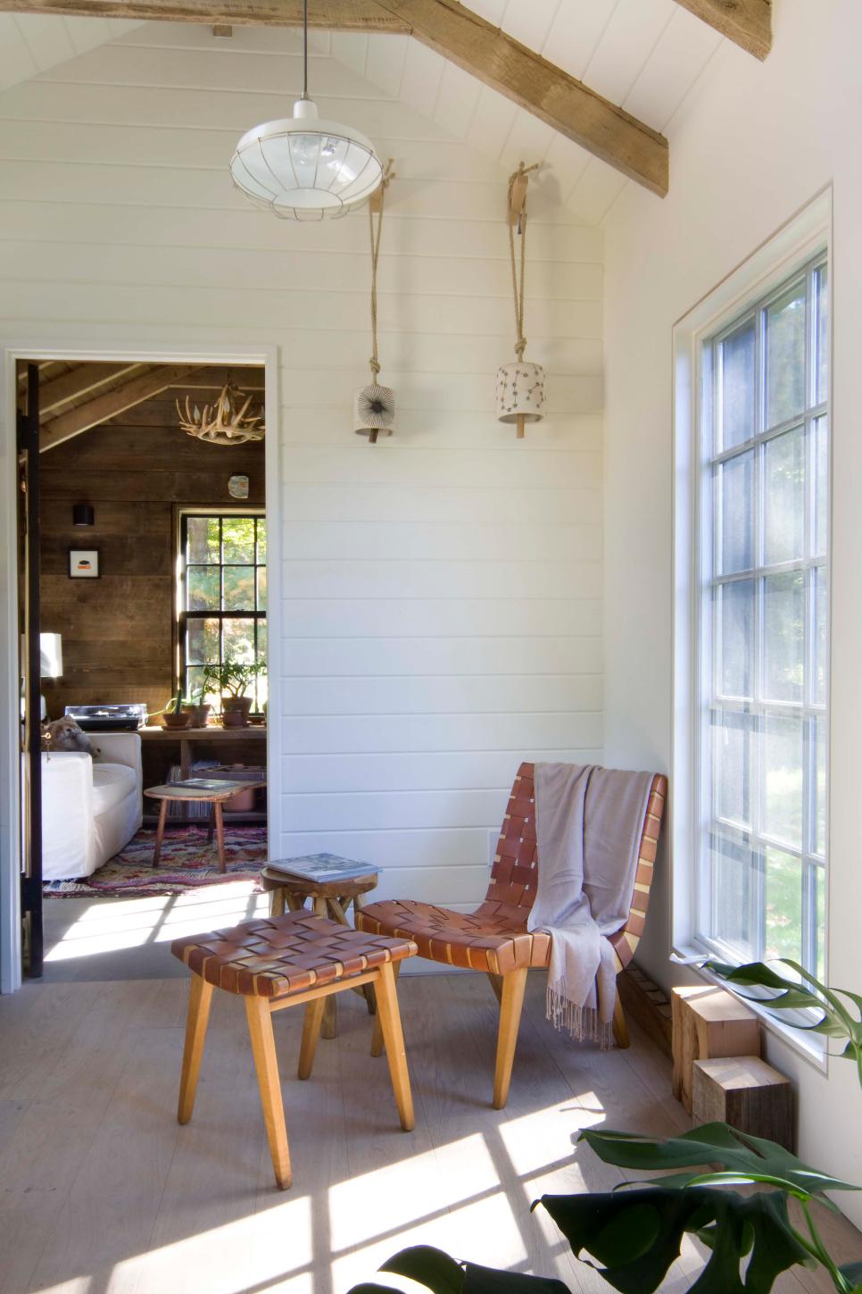 Contemporary Sitting Area With Leather Chair Sitting Area With Leather Chair