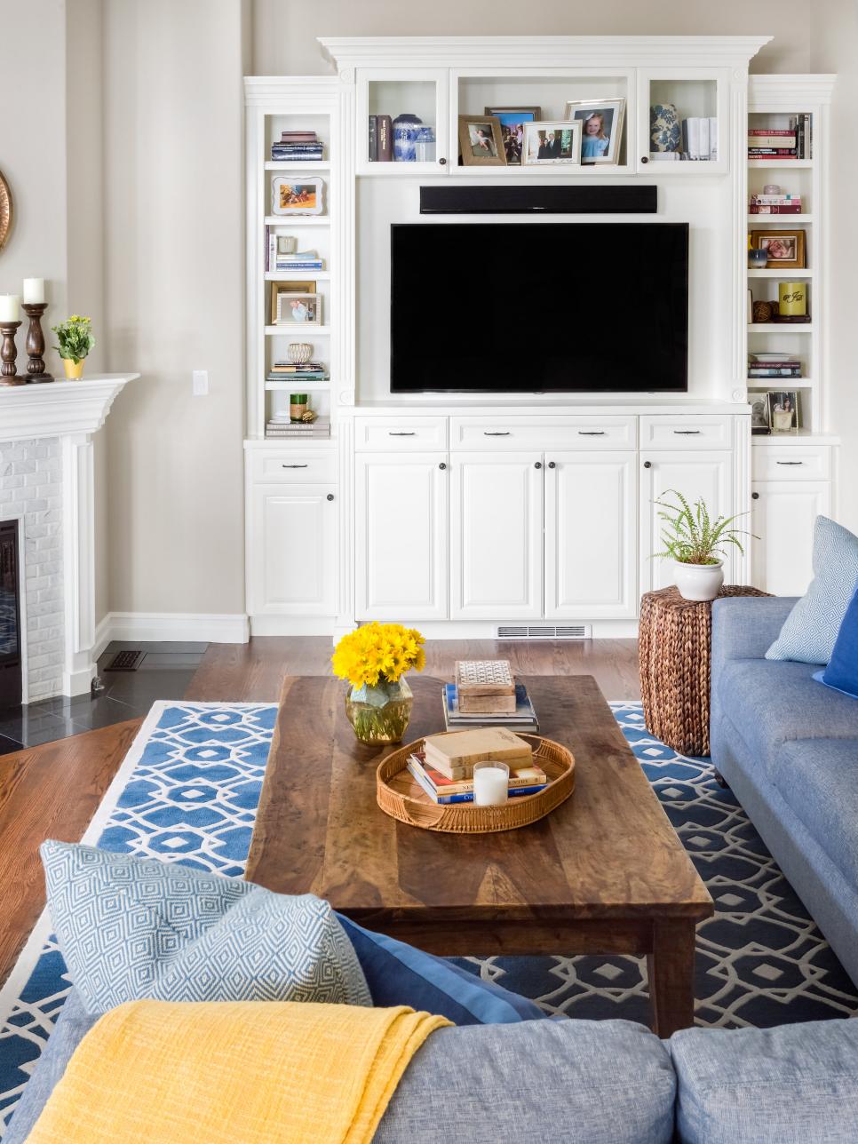 Blue and White Transitional Family Room With Yellow Throw Blue and White Family Room With Yellow Throw