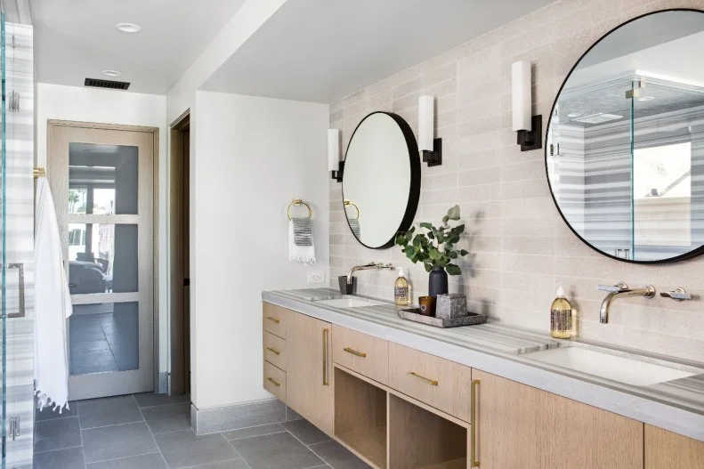 Neutral Bathroom With Striped Countertop