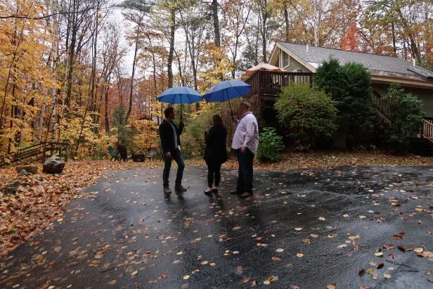 David Bromstad welcomes our winners in front of the hero house and explains details about it