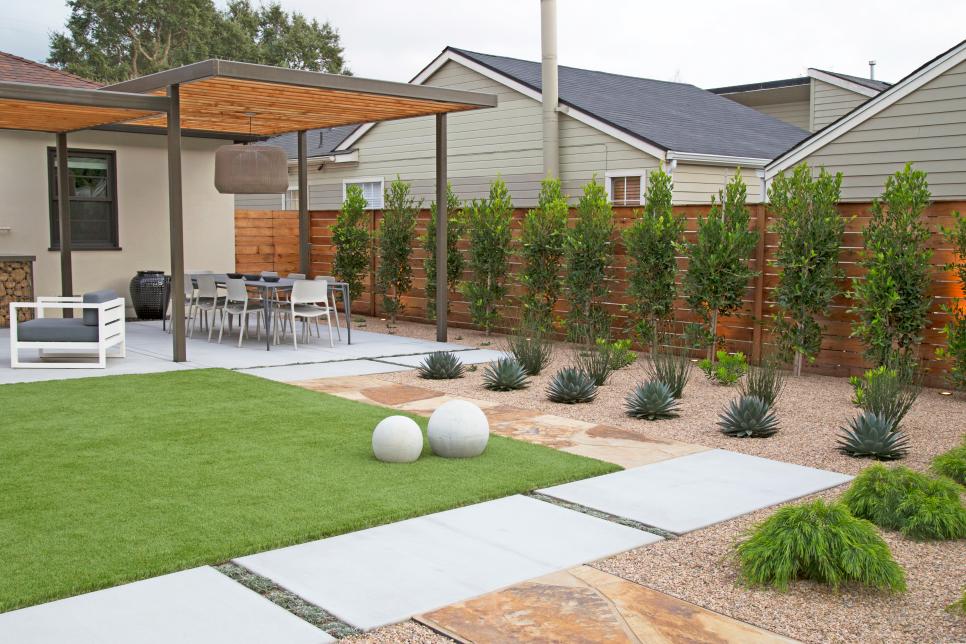 Backyard With Geometric Landscaping Backyard With Geometric Plantings