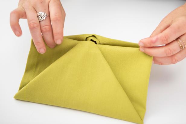 Wow your guests this Christmas with a Christmas tree-shaped napkin.