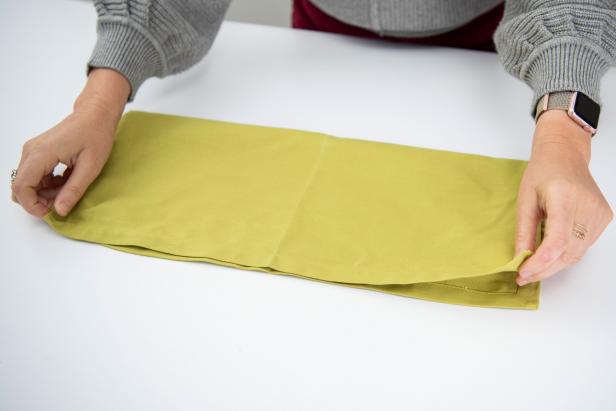 Wow your guests this Christmas with a Christmas tree-shaped napkin.