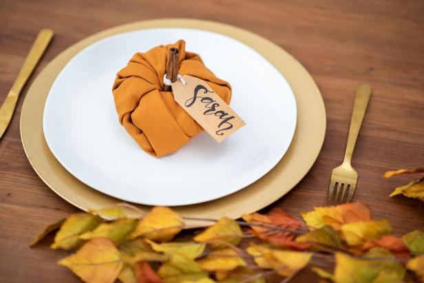 Wow your guests with this cute pumpkin-shaped napkin.