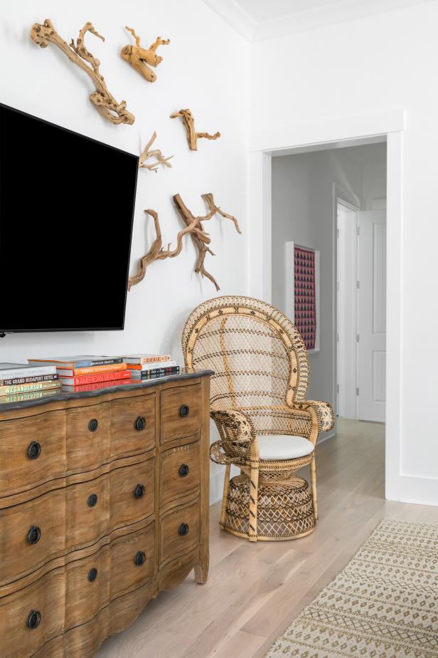 Natural Textures Add Organic Element to Master Bedroom