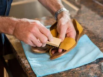 Cleaning suede with suede brush