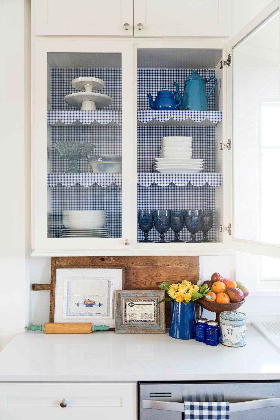 Charming Blue-and-White Cottage-Style Kitchen Charming Blue-and-White Cottage-Style Kitchen
