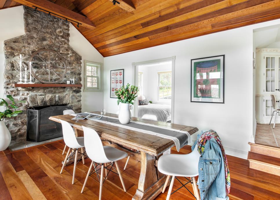 Neutral Country Dining Room With Wagon Wheel Country Dining Room With Wagon Wheel