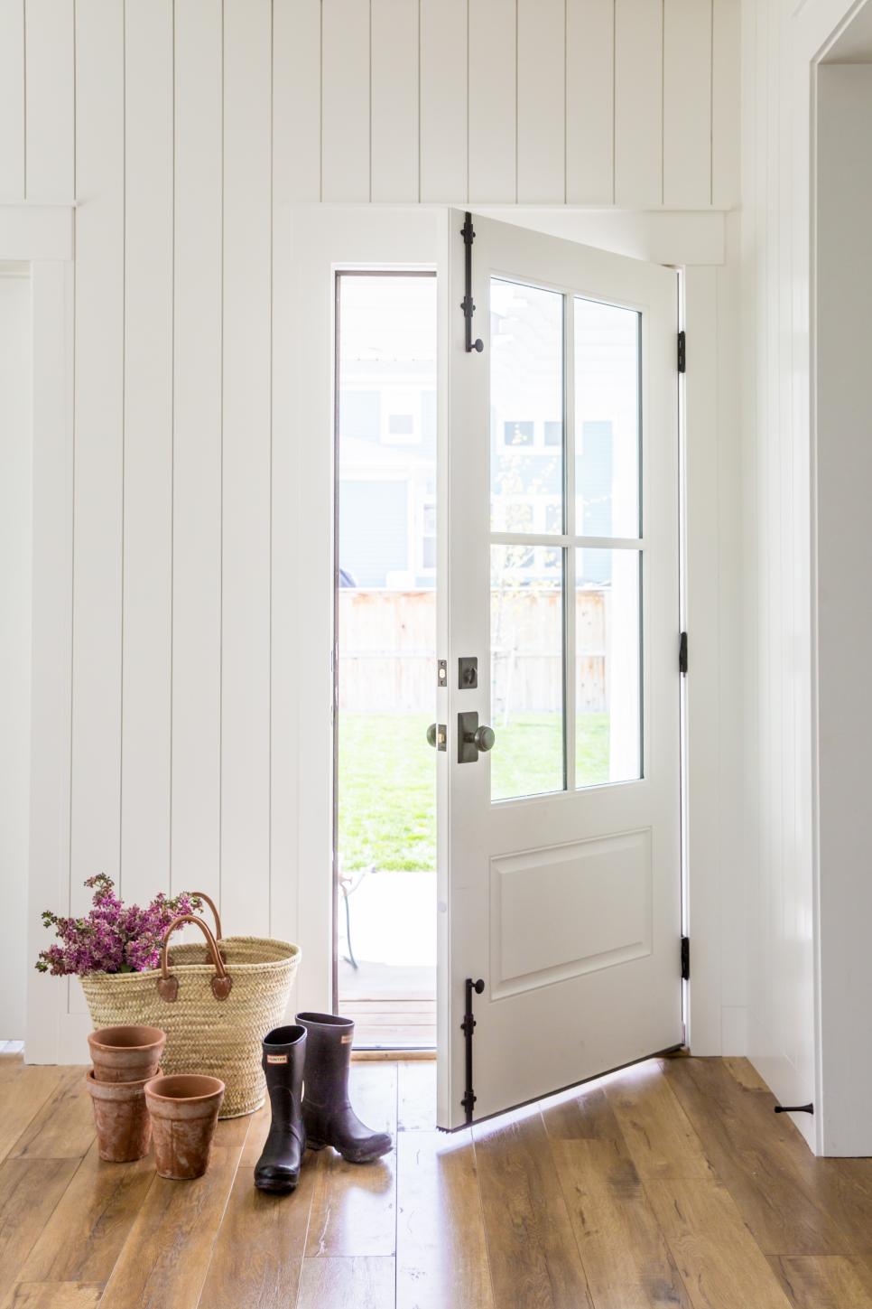 Cottage Foyer With Flower Pots Foyer With Flower Pots