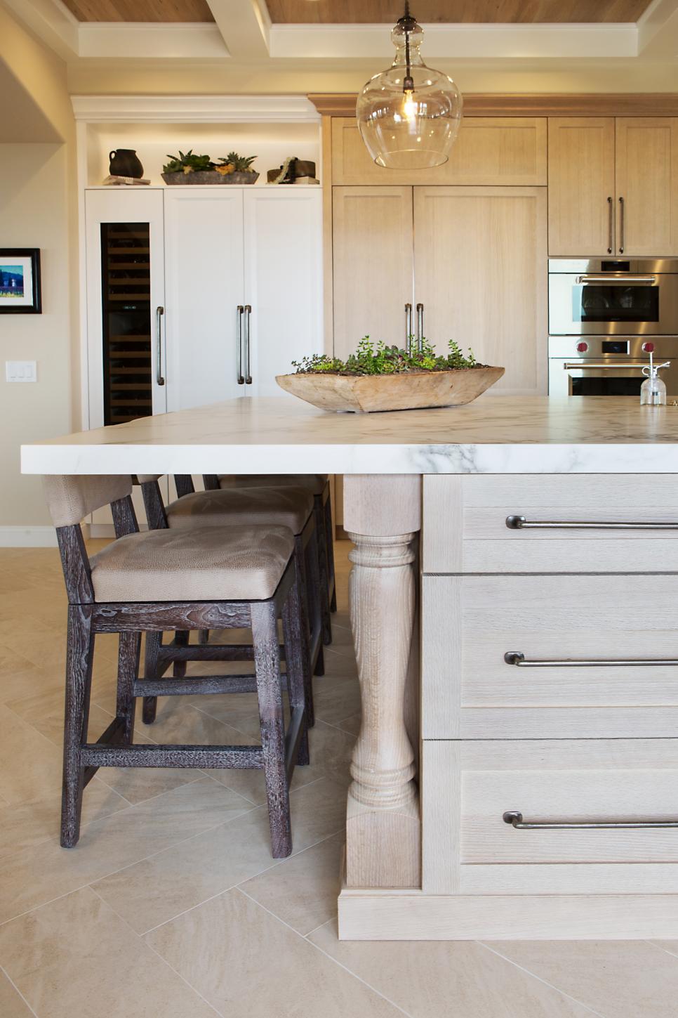 Neutral Traditional Chef Kitchen With Island Neutral Traditional Chef Kitchen