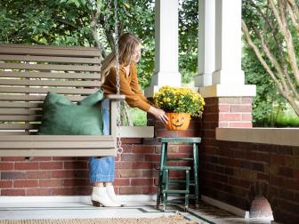 Decorating a Front Porch With Potted Mums