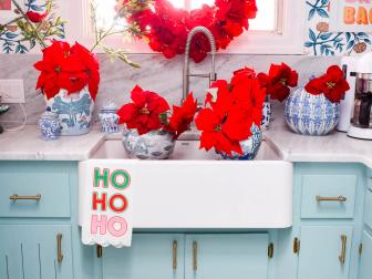 Retro Kitchen With Colorful, Eclectic Holiday Accessories 